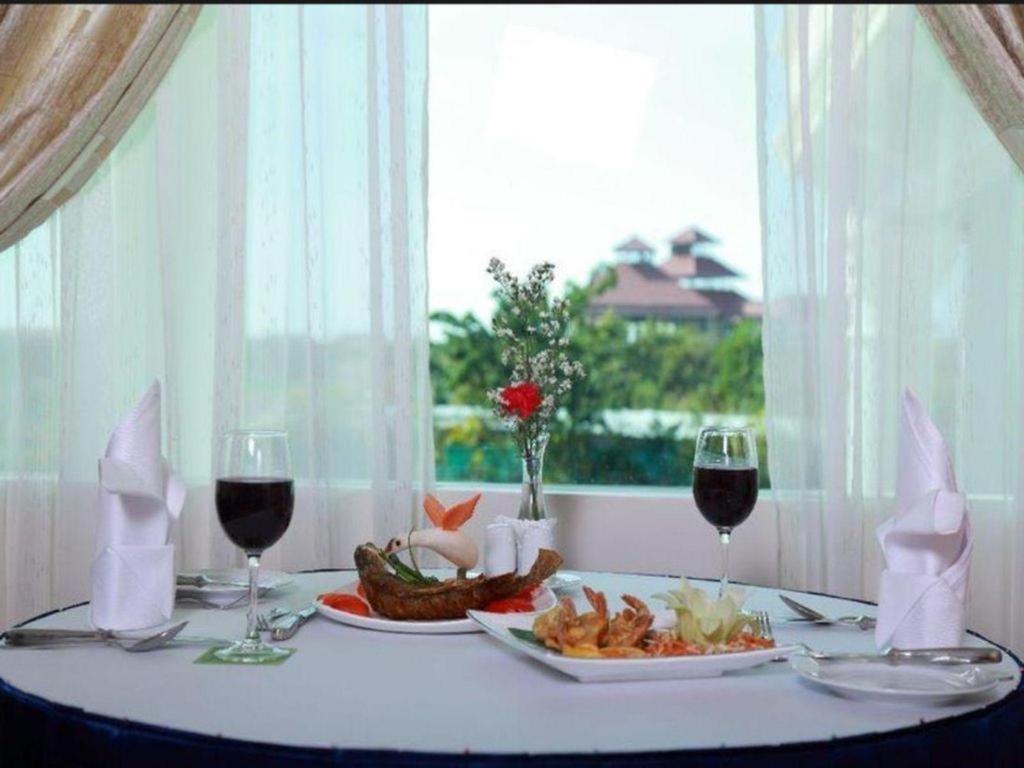 Apex Hotel Naypyidaw Exterior foto